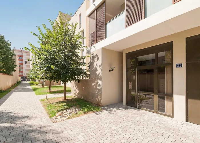 Chez Leon - Metro, Bus, Garage Double, 6 Personnes