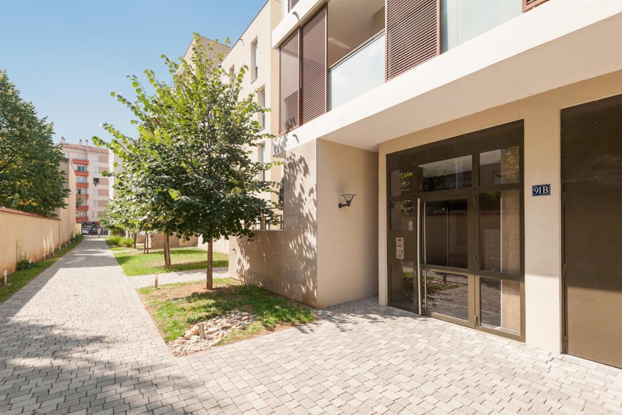 Chez Leon - Metro, Bus, Garage Double, 6 Personnes * Villeurbanne